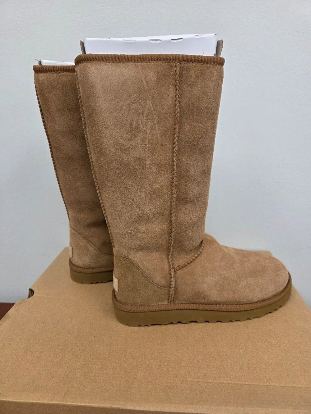 Uggs Classic Tall II Boots New in Box Size 8 Chestnut